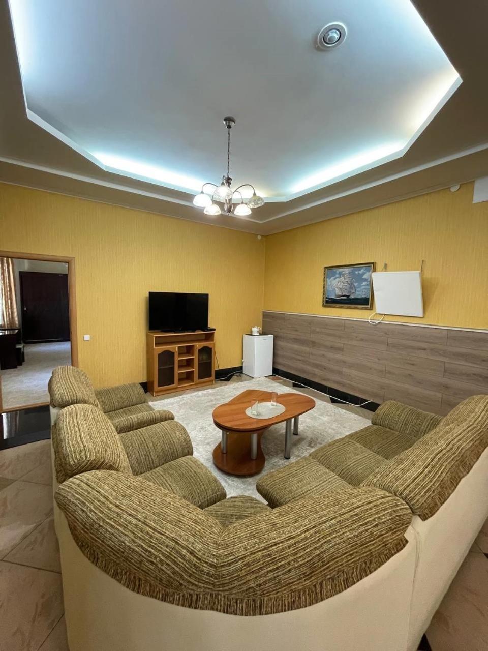 Shanyrak Hotel Temirtau Esterno foto