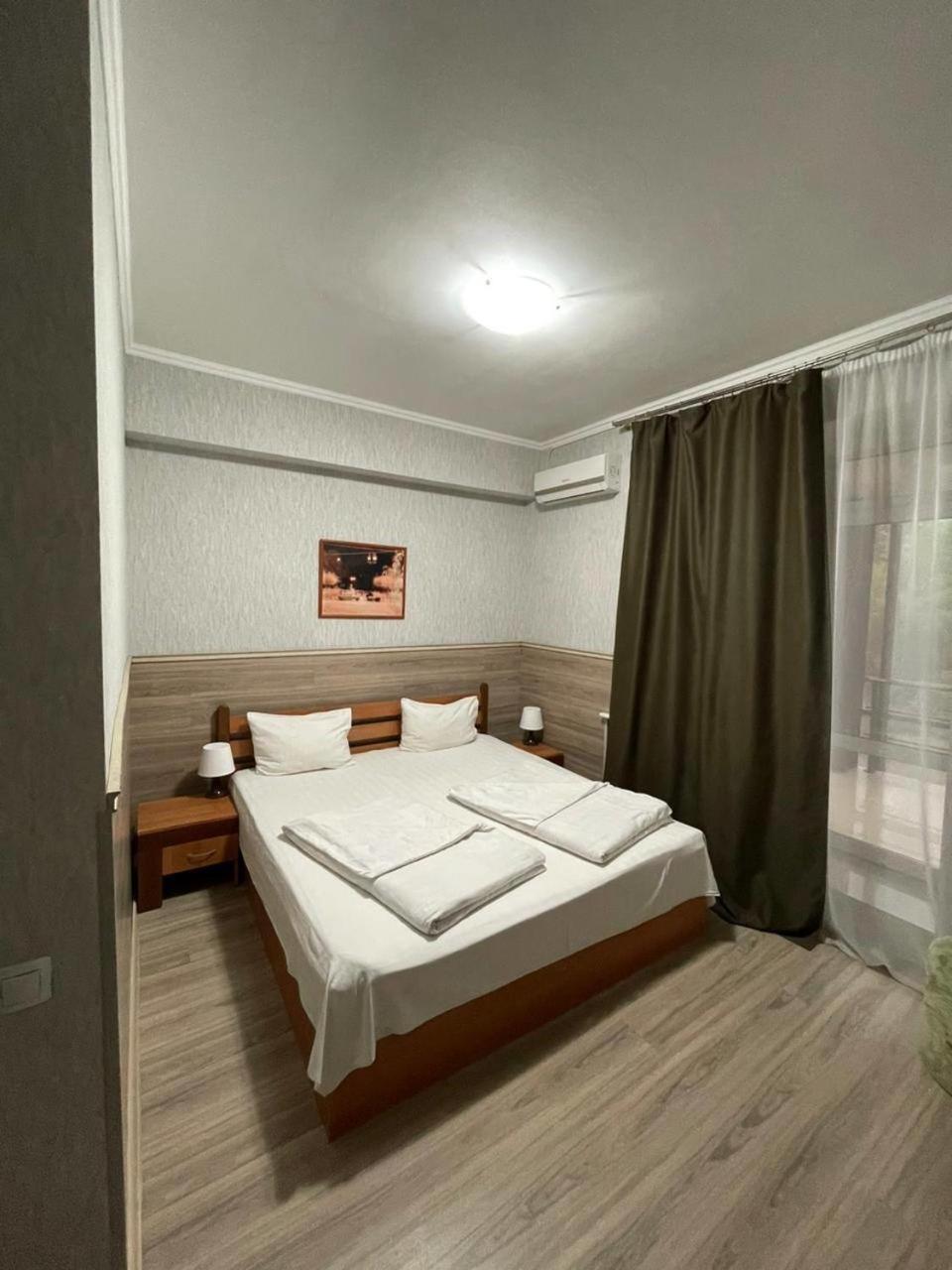 Shanyrak Hotel Temirtau Esterno foto