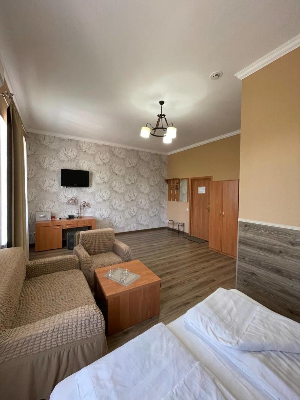Shanyrak Hotel Temirtau Esterno foto