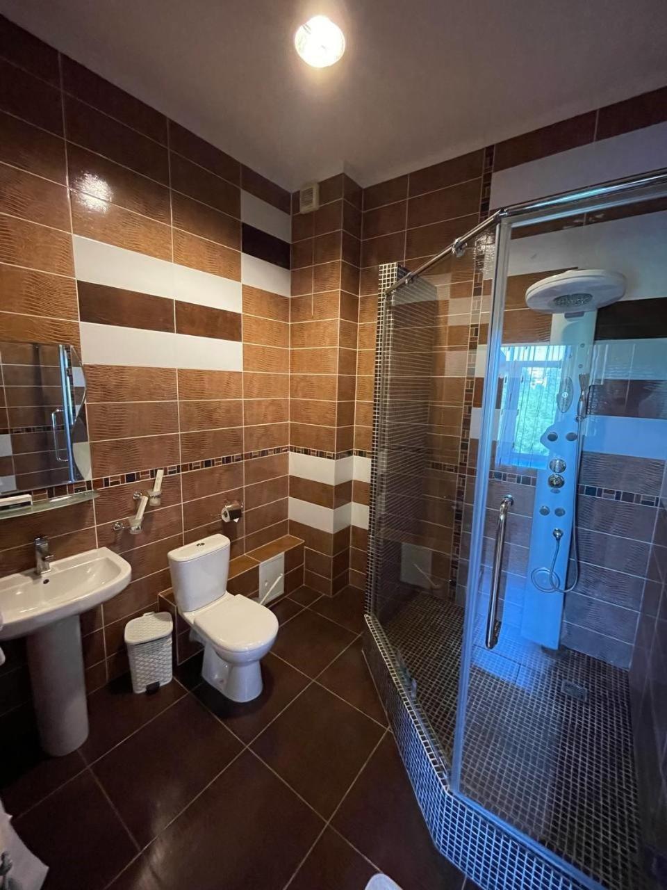 Shanyrak Hotel Temirtau Esterno foto