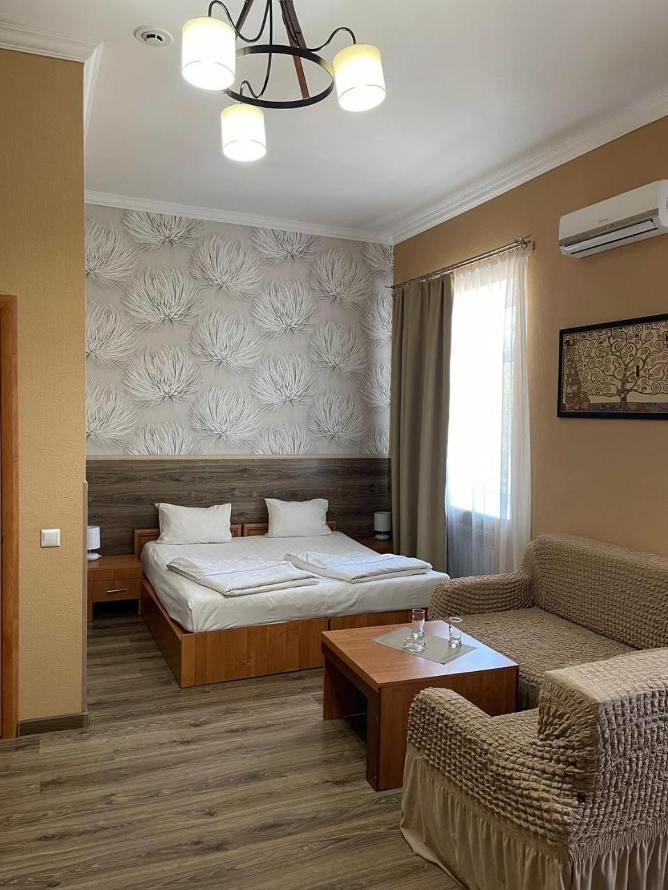 Shanyrak Hotel Temirtau Esterno foto