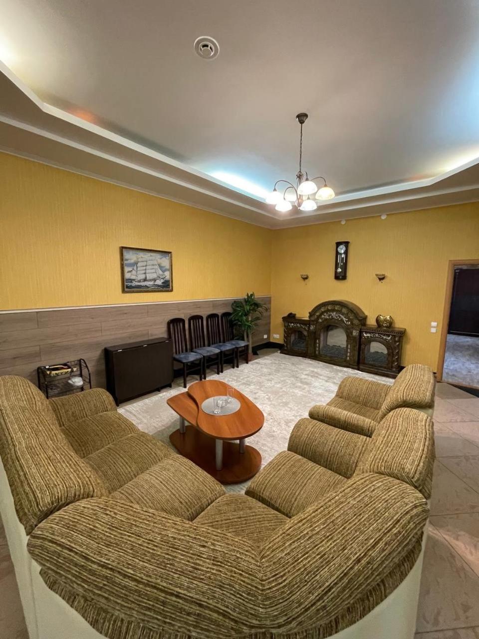 Shanyrak Hotel Temirtau Esterno foto